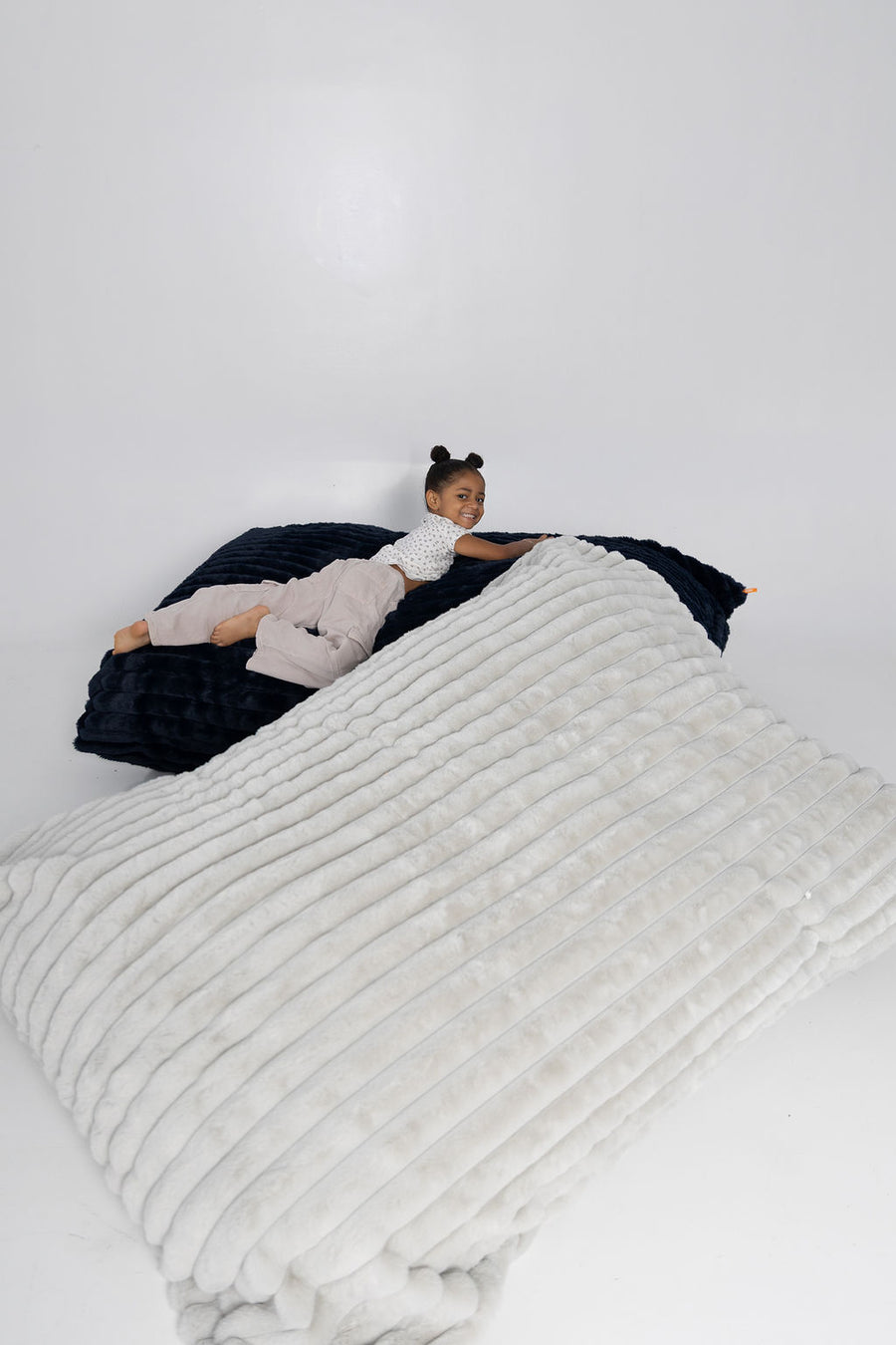 A girl lying on a Night Owl Baggy behind a Birdsnest Baggy