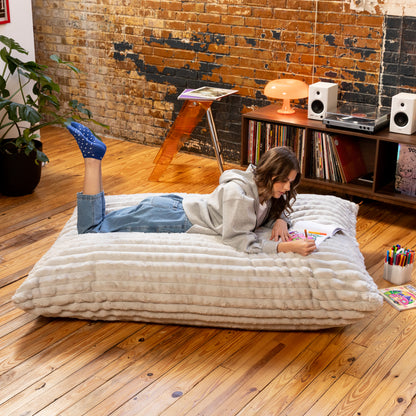Birdsnest Baggy laid flat on the floor as a crash pad