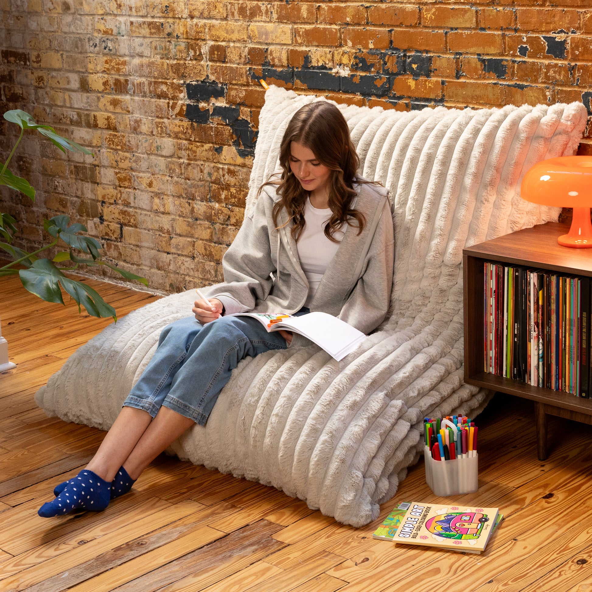 Birdsnest Baggy propped against a wall as a reading chair