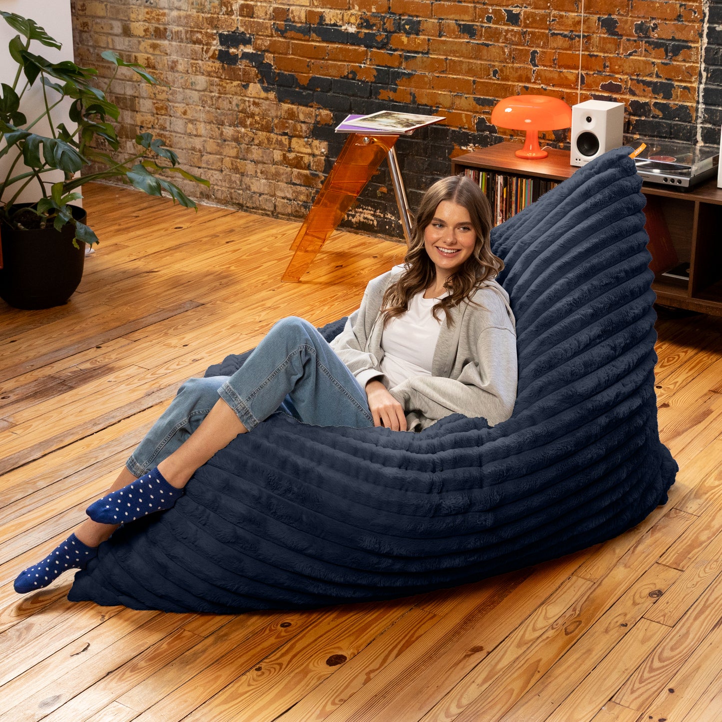 Night Owl Baggy in its upright lounge position