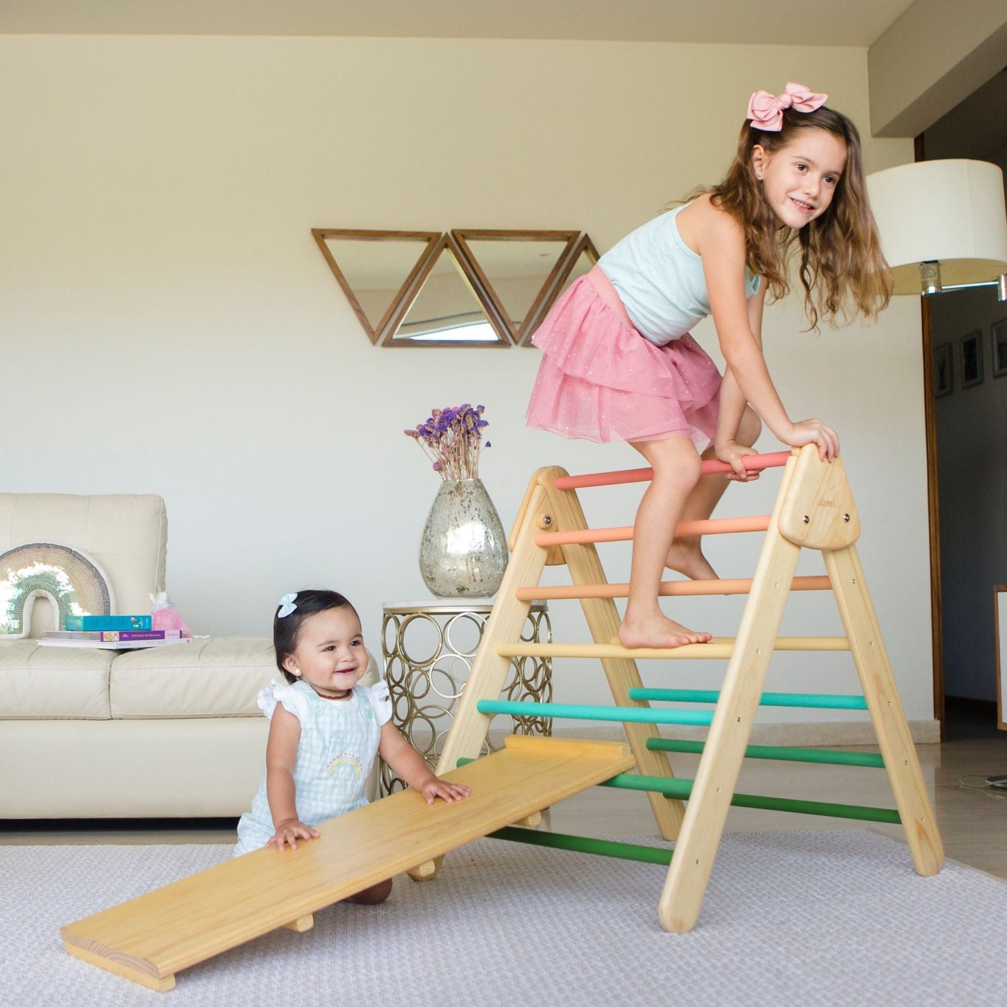 Small Climbing Foldable Triangle with Reversible Ramp