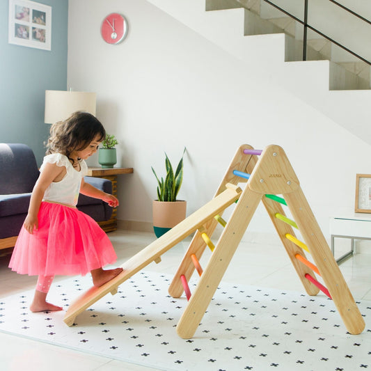 Small Climbing Foldable Triangle with Reversible Ramp
